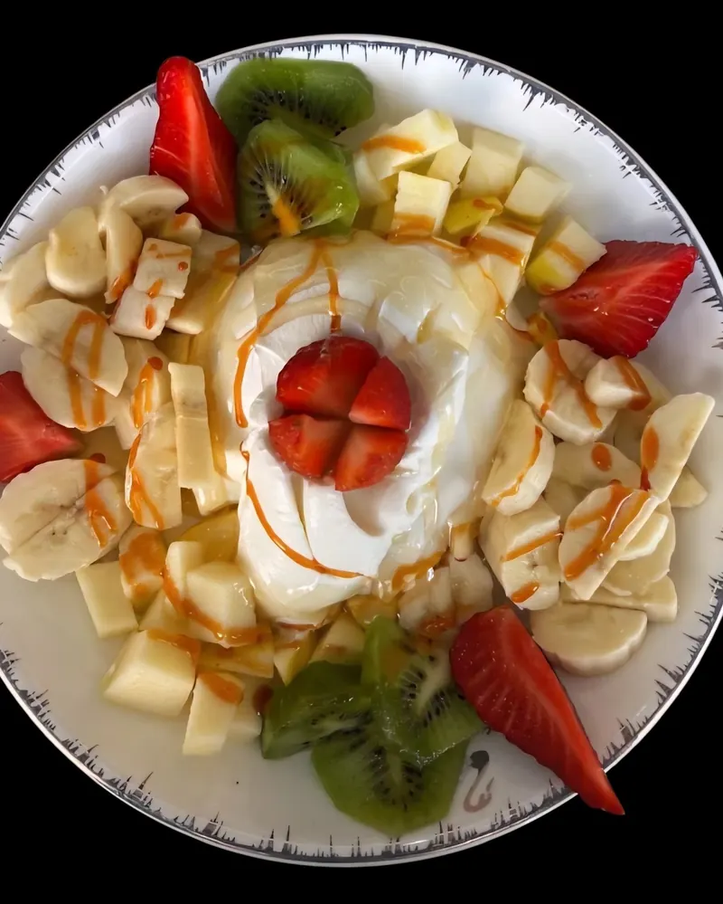 Yogurt with fruits: strawberries, kiwi, banana and caramel